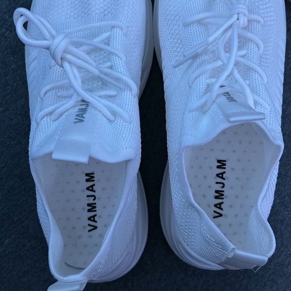 VAMJAM white athletic running shoes - Picture 3 of 3